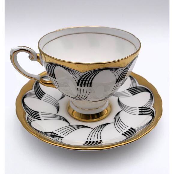 Tuscan Bone China Teacup & Saucer - Black Scallop & Gold Trim - England - VTG - Picture 5 of 9